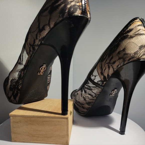 Jennifer Lopez black lace heels size 9 - Picture 3 of 4